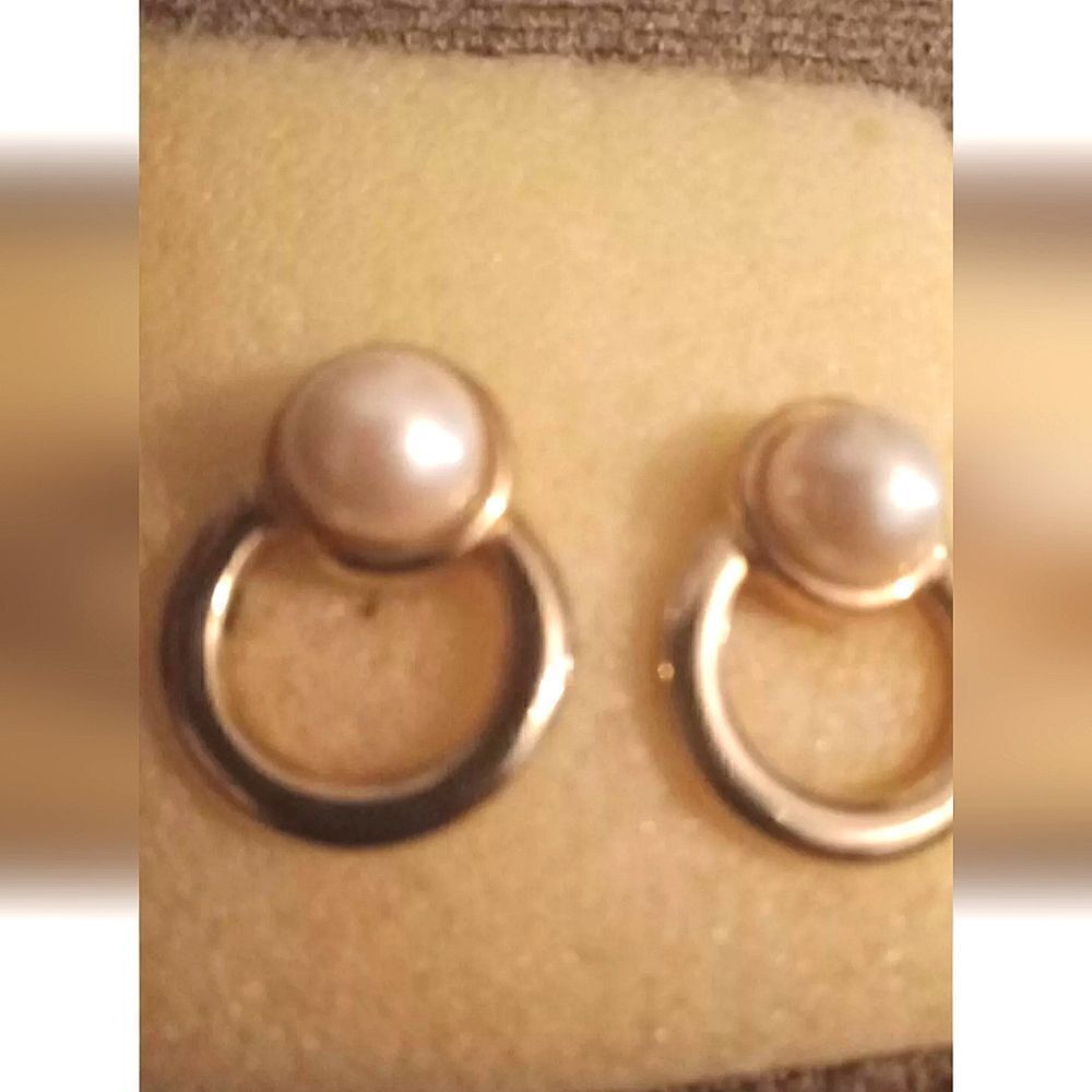 Vintage Goldtone Faux Pearl Trifari Clip On Earrings. 1969-1973
